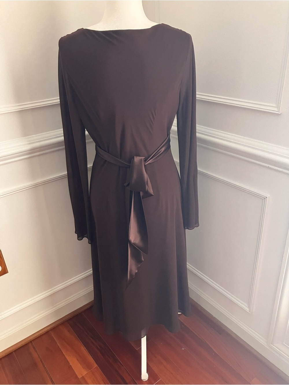 Liz Claiborne Deep Brown V-neck Bell Sleeve Cocktail Midi Dress Size 10 - Picture 2 of 11
